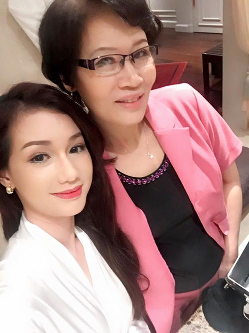 Facebook sao 11/11: Midu "nhắm mắt lại, mai là ngày mới" - 11