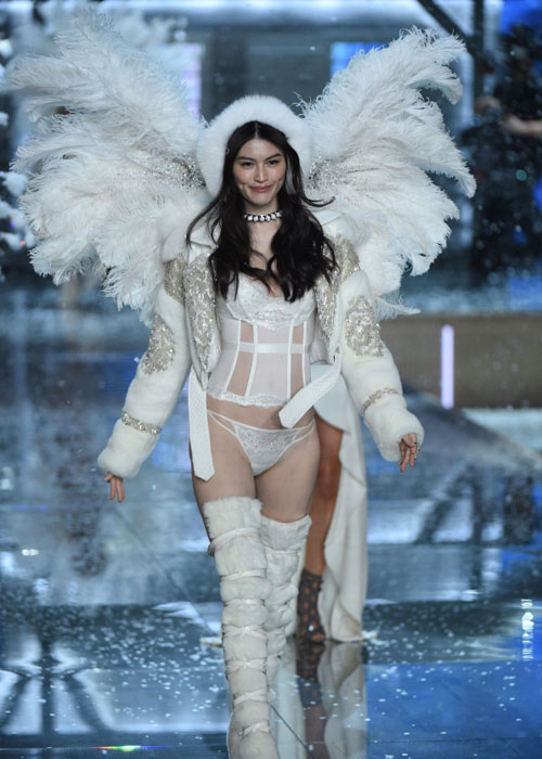 Dàn mẫu nội y cực gợi cảm trong show Victoria&#39;s Secret - 38