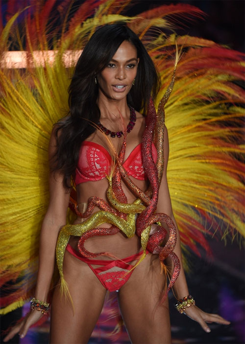 Dàn mẫu nội y cực gợi cảm trong show Victoria&#39;s Secret - 46