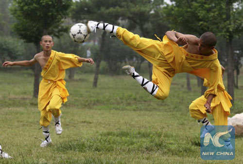 Đội bóng Thiếu Lâm mơ bá chủ bóng đá thế giới - 1