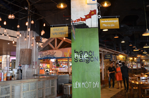 Giới trẻ Hà thành thích thú mua đồ ăn bằng tem phiếu - 7