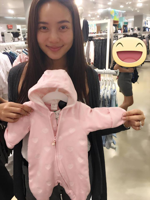 Facebook sao 12/11: MC Kỳ Duyên nắm tay bạn trai giữa tâm bão - 12