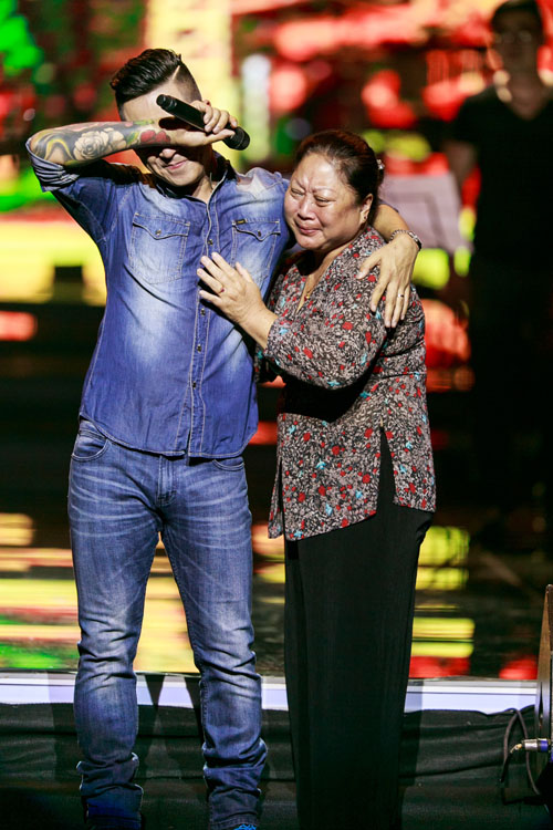 Facebook sao 12/11: MC Kỳ Duyên nắm tay bạn trai giữa tâm bão - 11