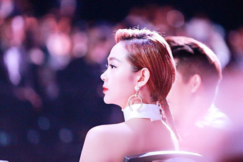 Facebook sao 12/11: MC Kỳ Duyên nắm tay bạn trai giữa tâm bão - 3