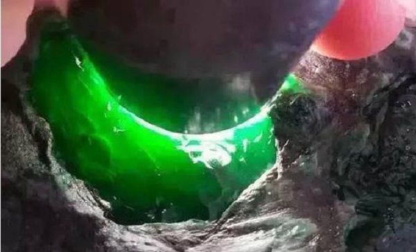 Đá muối dưa hóa thành ngọc quý trị giá chục tỷ đồng - 3