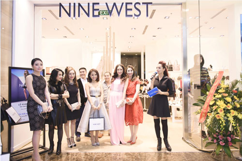 Dàn sao xúng xính đi dự tiệc khai trương Nine West - 1