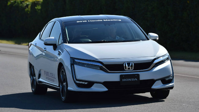 Xe hơi chạy khí hydro được CEO của Honda Takahiro Hachigo gọi là một công nghệ tối tân mà công ty đang theo đuổi.