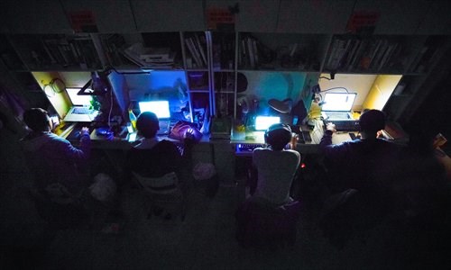 Chủ shop online lập bàn thờ cầu... Jack Ma phù hộ - 3