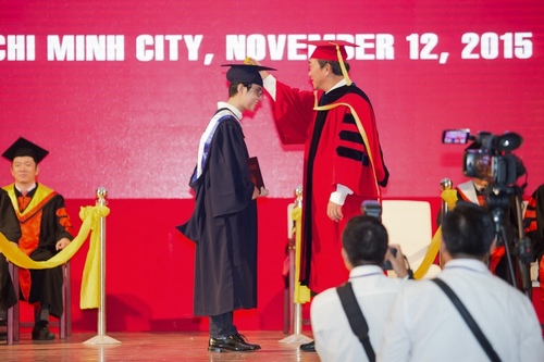 Vũ Cát Tường nhận bằng giỏi Đại học quốc tế - 6