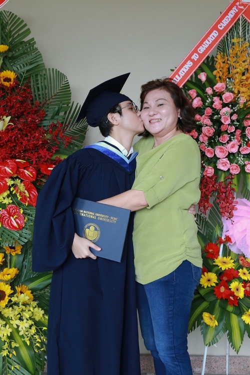 Vũ Cát Tường nhận bằng giỏi Đại học quốc tế - 8