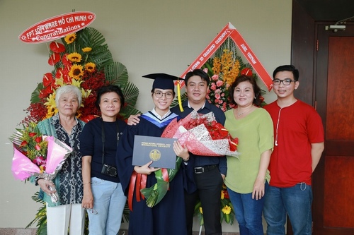 Vũ Cát Tường nhận bằng giỏi Đại học quốc tế - 9