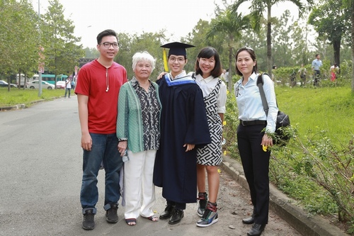 Vũ Cát Tường nhận bằng giỏi Đại học quốc tế - 2