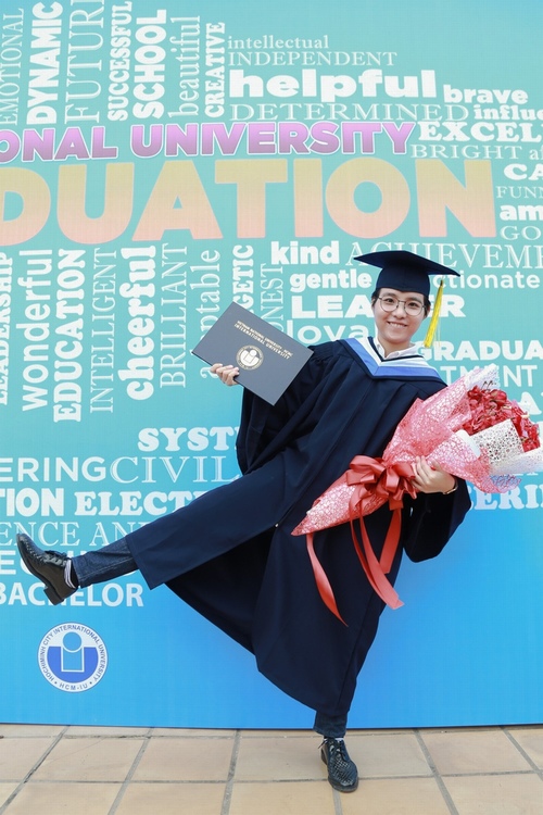 Vũ Cát Tường nhận bằng giỏi Đại học quốc tế - 10