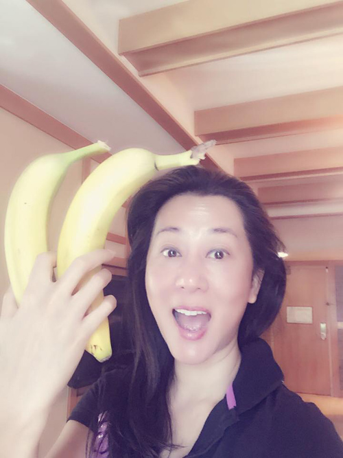 Facebook sao 13/11: Thủy Tiên khoe eo thon bên ông xã - 1