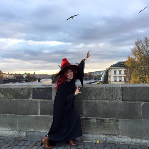 Facebook sao 13/11: Thủy Tiên khoe eo thon bên ông xã - 4