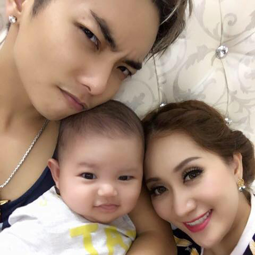 Facebook sao 13/11: Thủy Tiên khoe eo thon bên ông xã - 10