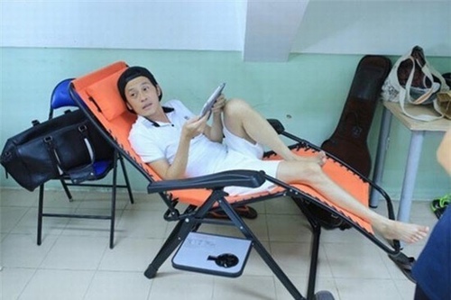 Loạt ảnh Hoài Linh &#34;da đụng xương&#34; khiến fan xót xa - 3