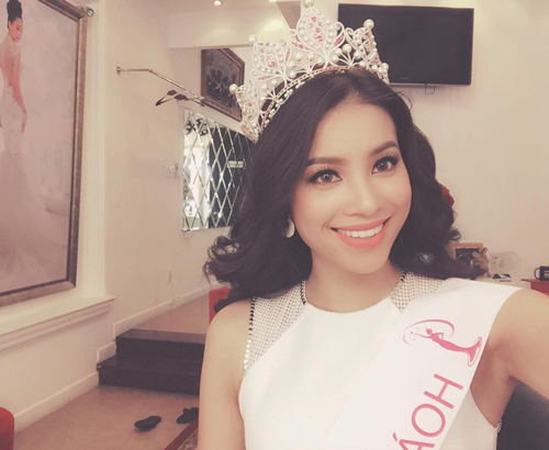 Facebook sao 13/11: Thủy Tiên khoe eo thon bên ông xã - 9