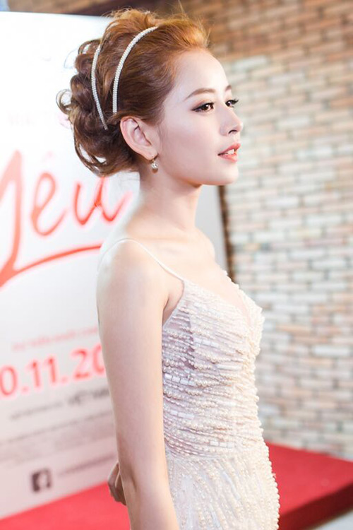 Ngắm 20 khoảnh khắc đẹp như công chúa của Chi Pu - 9