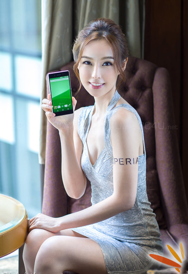 Vẻ đẹp sang trọng và lịch lãm của người đẹp bên smartphone Sony Xperia Z3+