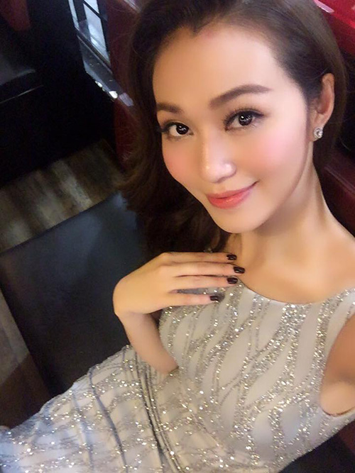 Facebook sao 14/11: Midu "tỏa sáng như một viên kim cương" - 5