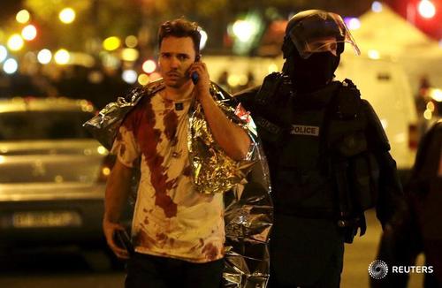 Hé lộ đầu tiên về các tay súng khủng bố đẫm máu ở Pháp - 1