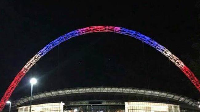 Thế giới rực sáng màu cờ Pháp sau khủng bố đẫm máu - 3