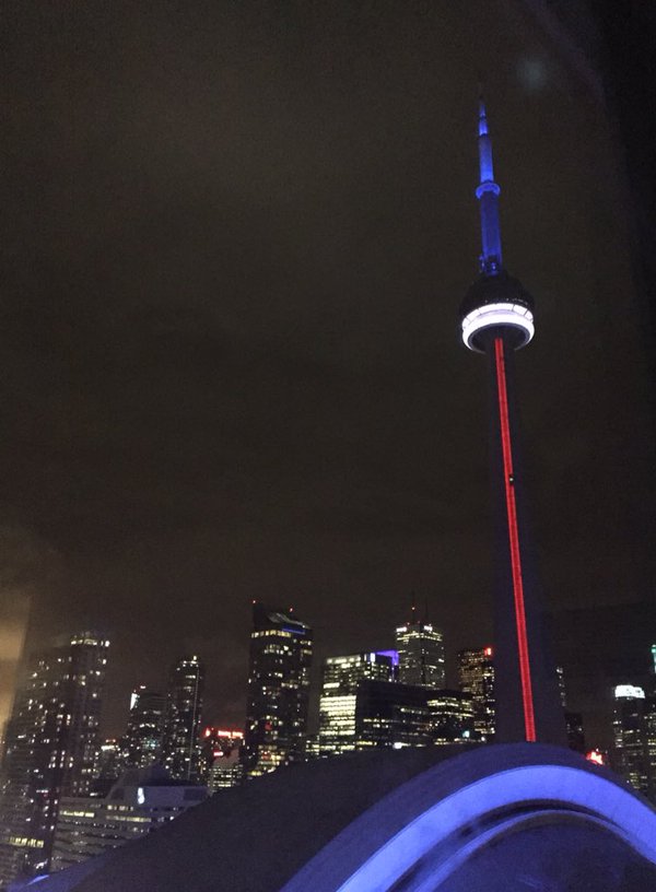 Thế giới rực sáng màu cờ Pháp sau khủng bố đẫm máu - 5