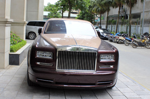 Rolls-Royce Phantom Lửa thiêng &#39;chưa biển&#39; xuống phố - 1