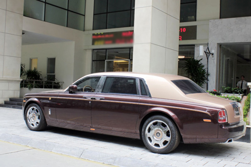 Rolls-Royce Phantom Lửa thiêng &#39;chưa biển&#39; xuống phố - 4