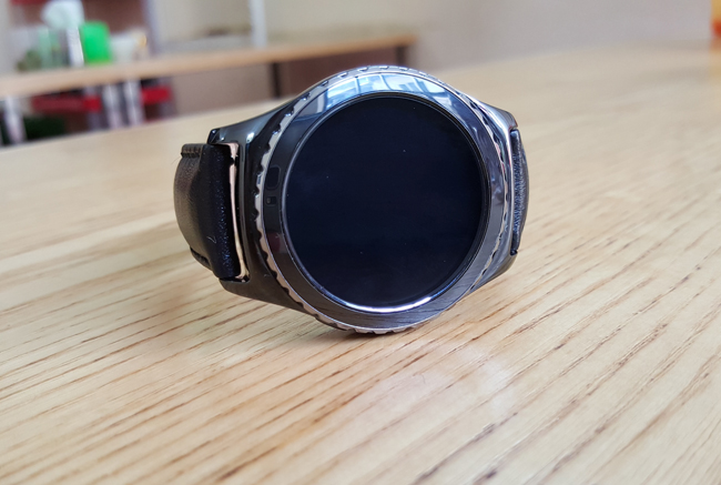 Samsung đã chính thức ra mắt bộ đôi smartwatch mới là Gear S2 và Gear S2 Classic. Đây là một đồng hồ thông minh cao cấp với mặt tròn cùng khả năng chống nước IP68.