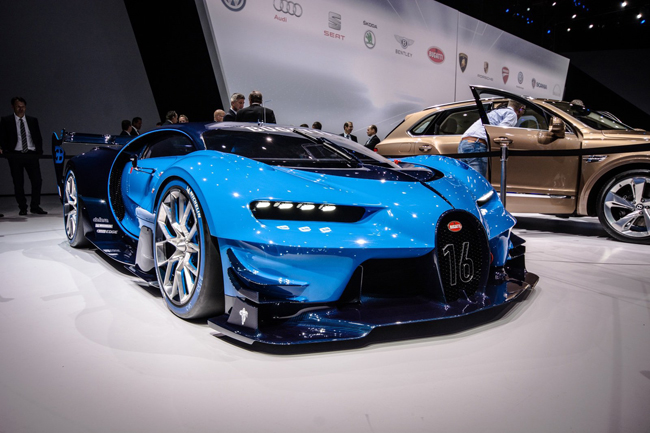 Được phát triển dựa trên nền tảng của mẫu xe Gran Turismo 6, chiếc xe Bugatti Vision Gran Turismo “đánh dấu một chương mới trong lịch sử các thương hiệu sang trọng” trong làng siêu xe thể thao mới.