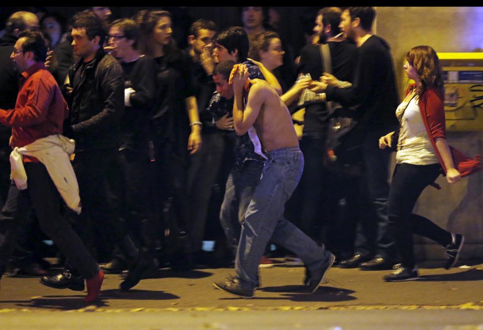 Video khoảnh khắc khủng bố xả đạn trong nhà hát ở Paris - 1