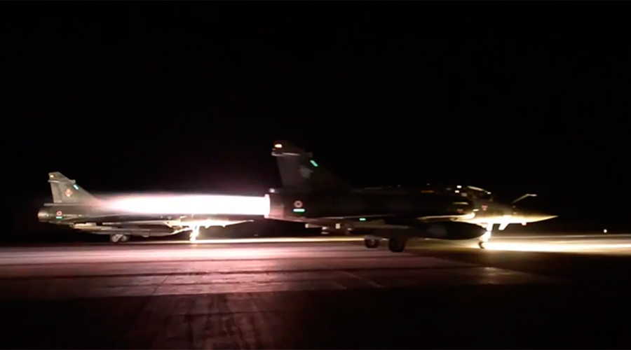 Pháp dội bom một loạt căn cứ IS ở Syria - 1
