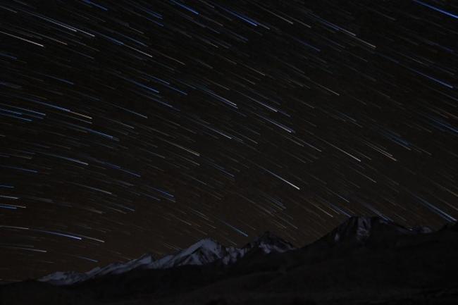 Leh-Ladakh, Ấn Độ có đêm tối và bầu trời quang đãng để bạn chiêm ngưỡng những vì tinh tú lấp lánh của vũ trụ. Hơn nữa, nơi đây còn có đài thiên văn đặt ở địa điểm cao nhất thế giới là là địa điểm ngắm sao tuyệt vời nhất trên thế giới.