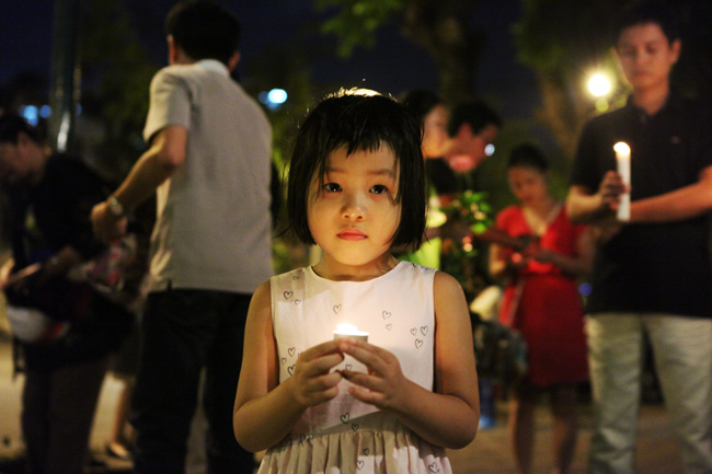 Người Hà Nội cầu nguyện cho Paris - 7