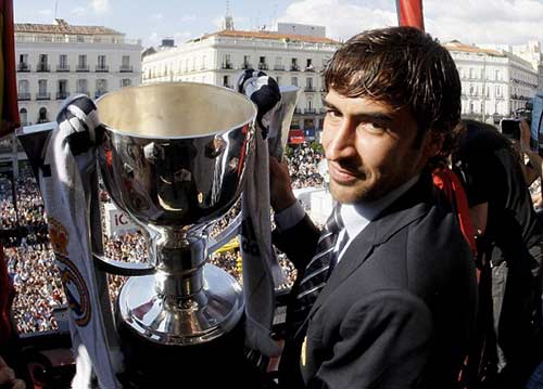 Raul hạ màn sự nghiệp: "Chúa nhẫn" đăng quang - 8