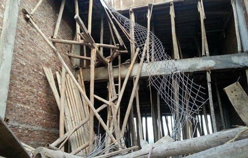 Hà Nội: Sập nhà khi đổ mái bê-tông, 6 người thương vong - 1