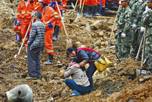 TQ: Đất lở vùi toàn bộ xóm dưới chân núi, 25 người chết - 4