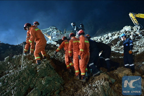 TQ: Đất lở vùi toàn bộ xóm dưới chân núi, 25 người chết - 6