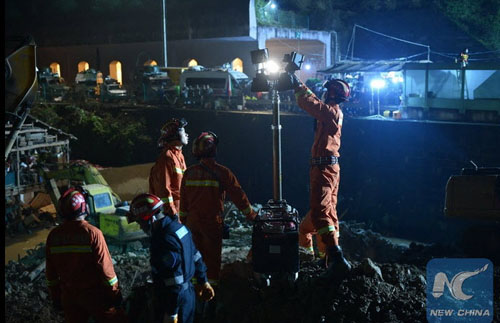 TQ: Đất lở vùi toàn bộ xóm dưới chân núi, 25 người chết - 7