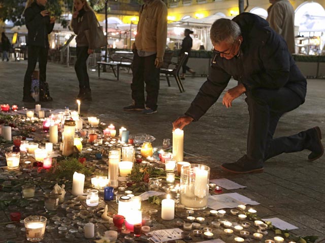 Cha kẻ đánh bom tự sát ở Paris từng tới Syria can con - 1