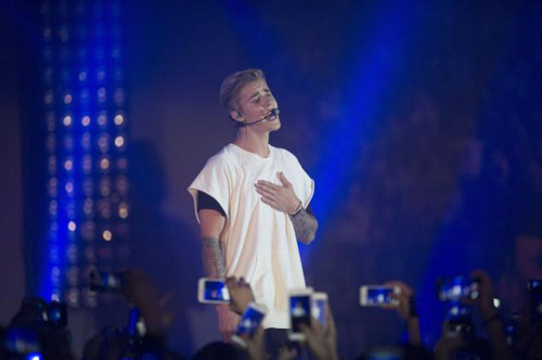 Justin Bieber bị phản đối vì bán vé với giá 45 triệu đồng - 1