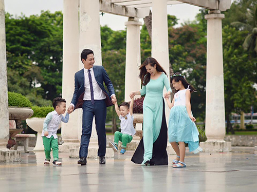 Facebook sao 17/11: MC Kỳ Duyên "sàm sỡ" Trấn Thành - 2