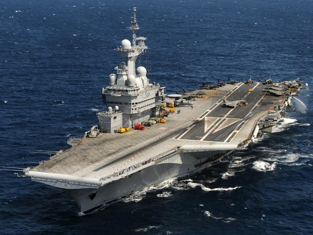 Sức mạnh tàu sân bay hạt nhân Pháp điều đi tiêu diệt IS - 1
