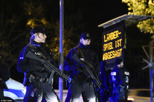 Tin HOT tối 18/11: Bebe tin mình là Ronaldo - 2