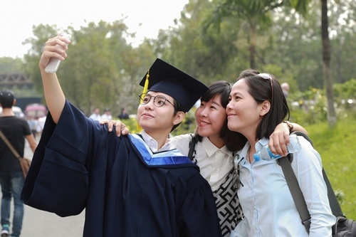 4 ca sĩ Việt có bằng đại học “chẳng liên quan” - 4