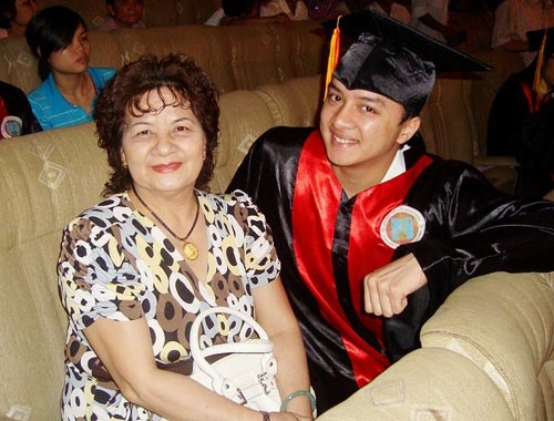 4 ca sĩ Việt có bằng đại học “chẳng liên quan” - 10