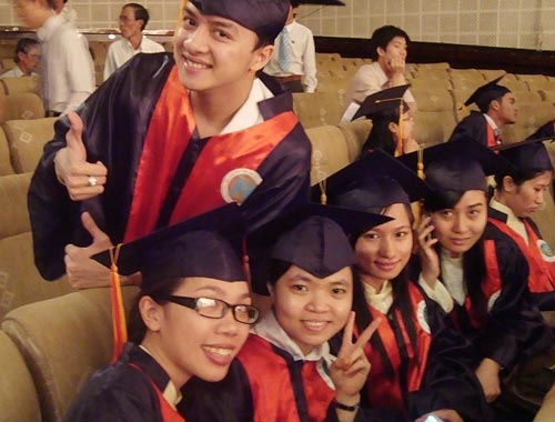 4 ca sĩ Việt có bằng đại học “chẳng liên quan” - 11