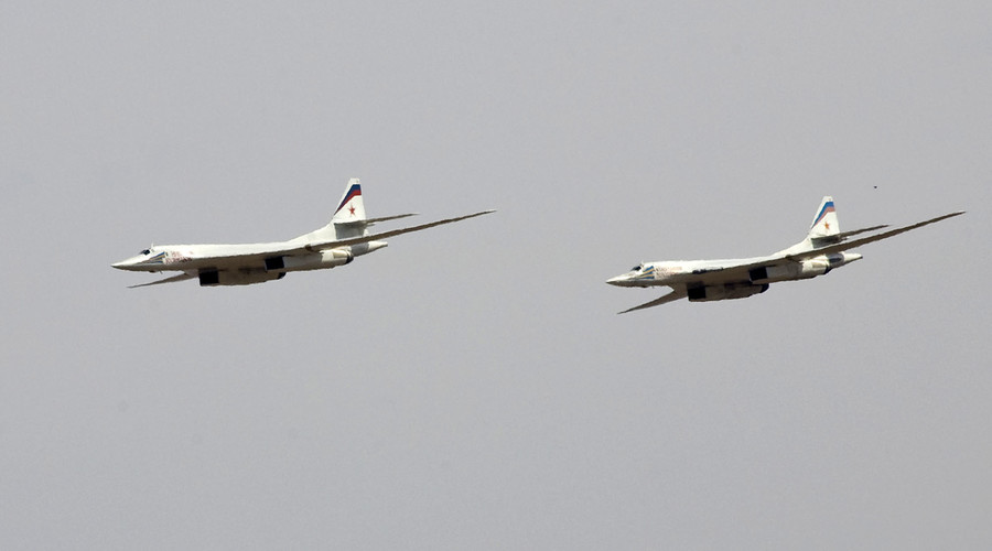 Máy bay ném bom tầm xa Nga lần đầu oanh tạc IS ở Syria - 1
